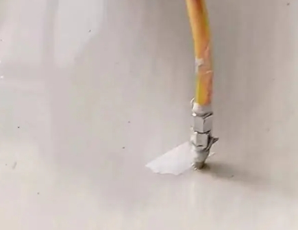 卫东瓷砖空鼓维修公司专业解答在瓷砖铺贴过程中，如果使用的砂料过粗（如全部使用了粗砂），可能会导致以下问题